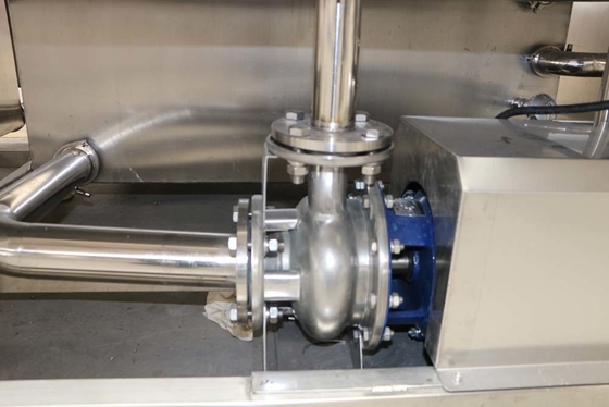 Laveuse industrielle pour le nettoyage continu de récipients en polypropylène/acier inoxydable