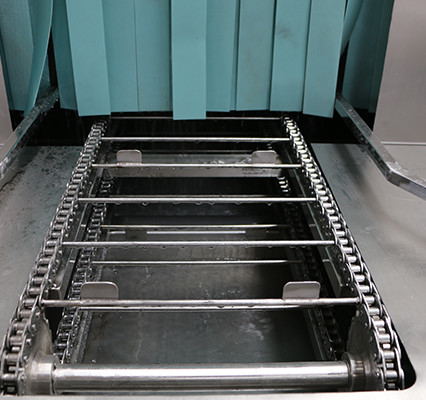 La machine à laver industrielle automatique PP/SUS304 continue pour les restaurants en 2021
